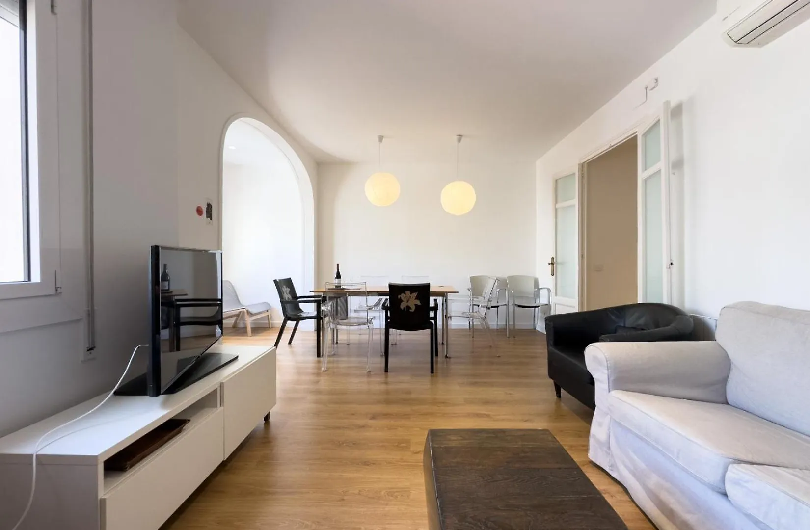 Ainb Barcelona Sants Apartments