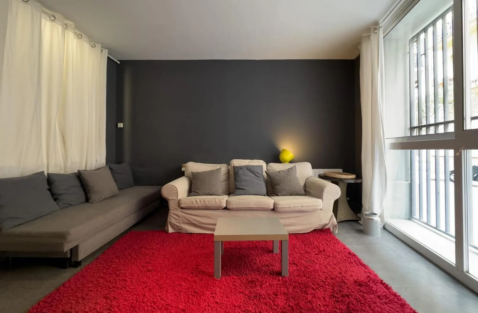Ainb Barcelona Sants Apartments إسبانيا