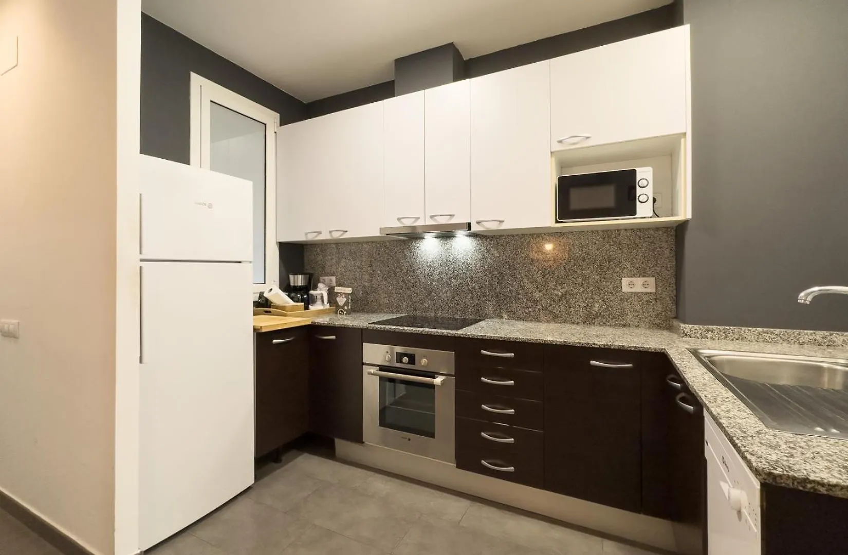 Ainb Barcelona Sants Apartments إسبانيا