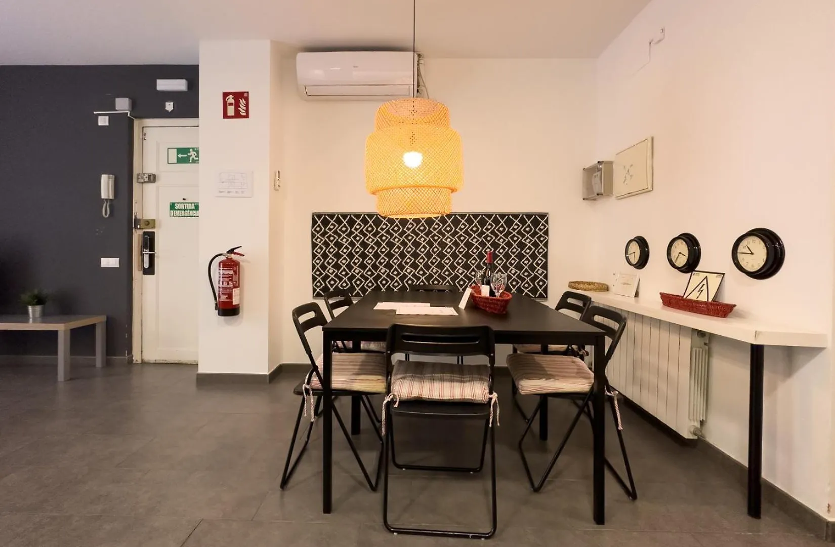 Ainb Barcelona Sants Apartments