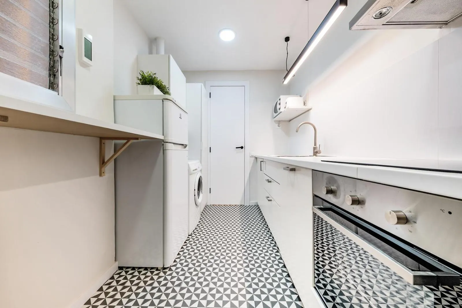 Ainb Barcelona Sants Apartments