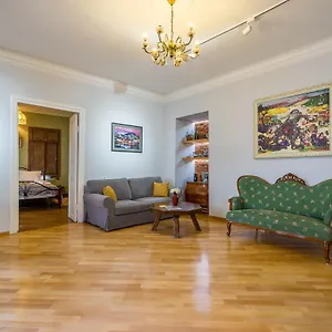 https://gallery-apartment.alltbilisihotels.com